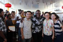 圭大校长与孔院成员们合影