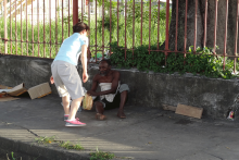 孔子学院参加向流浪汉“送温暖、献爱心”活动3