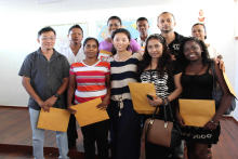 志愿者教师铁志怡和她的学生