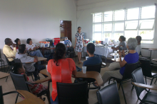 志愿者教师铁志怡与大家小聚