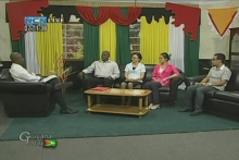 我院外方院长Al Creighton、中方院长马涛、志愿者教师铁志怡、彭哲接受电视台采访