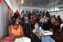 乐在其中的学生们-2